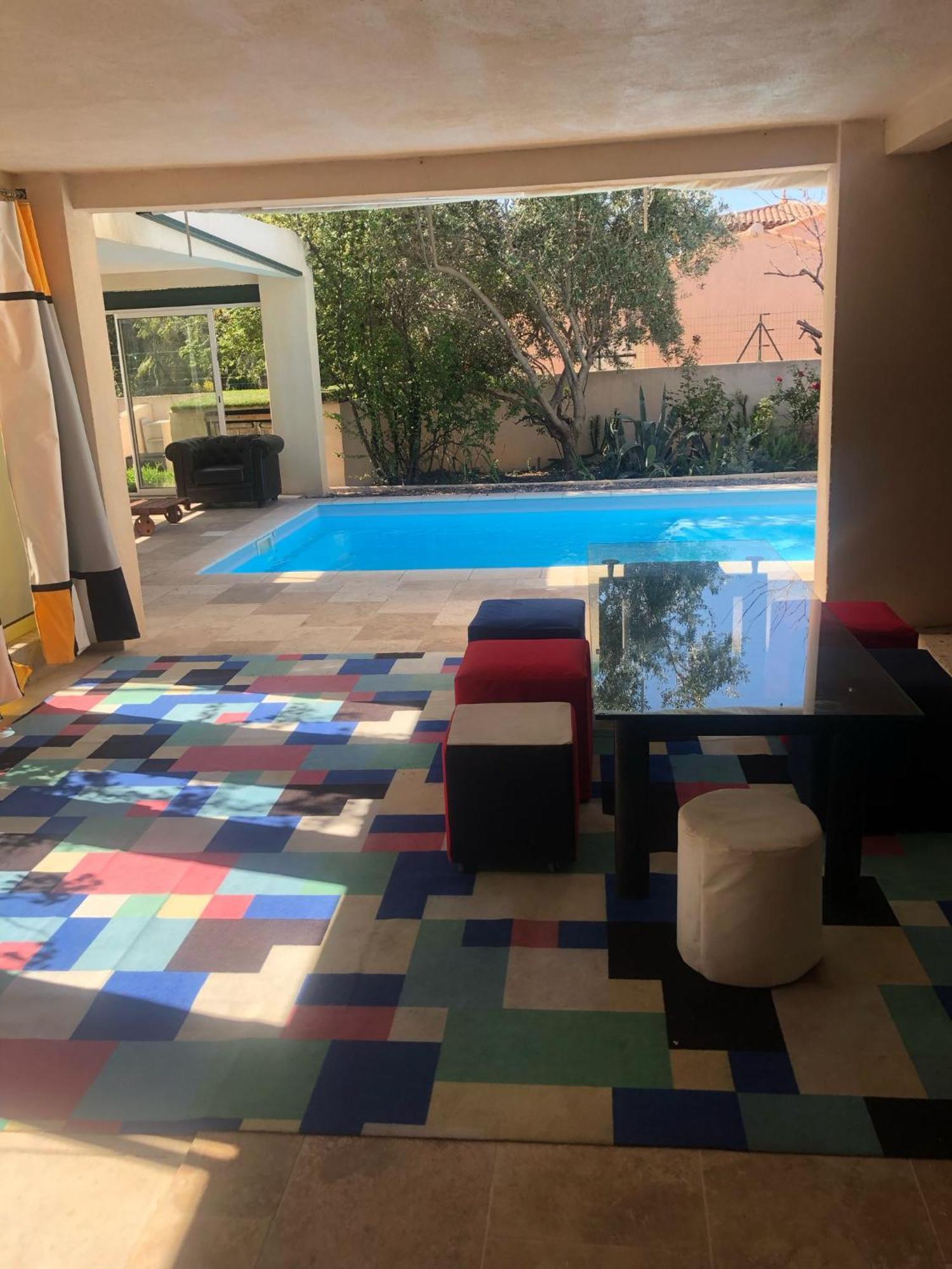 Avec Piscine Privatunterkunft